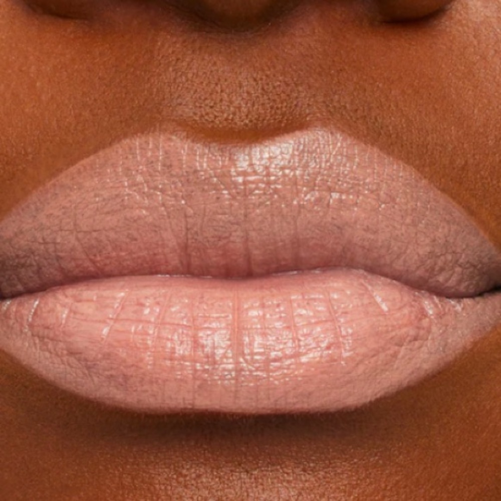 💋 CRÈME D NUDE a M·A·CXIMAL SLEEK SATIN LIPSTICK. RETAIL $25. NEW IN THE BOX. - Picture 3 of 13